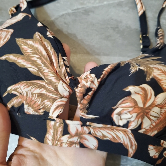 NWOT Seafolly Castaway bikini set. Black, orange/brown. Tropical print. Size 6. - Picture 3 of 10